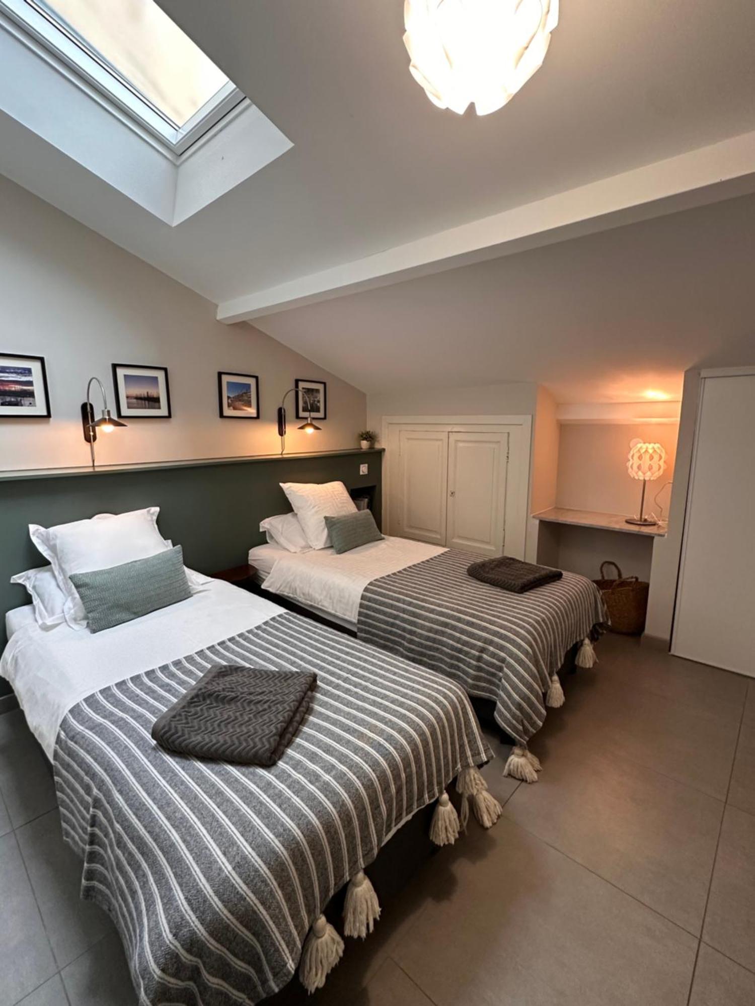 Le Petit Bijou Sete, Quatre Appartements Au Centre Ville, Trois Avec Vue Canal Exterior photo