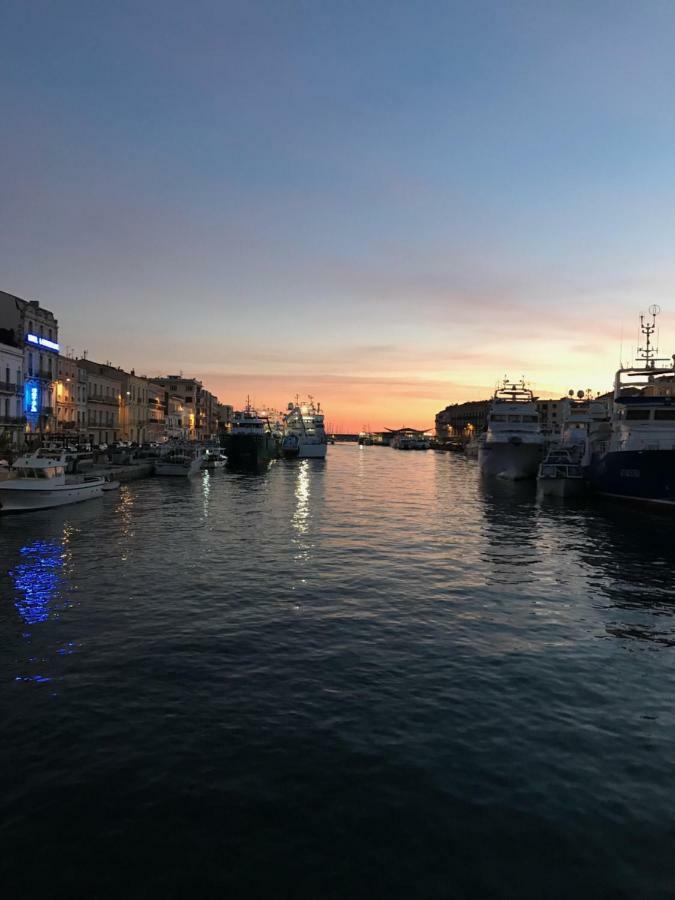 Le Petit Bijou Sete, Quatre Appartements Au Centre Ville, Trois Avec Vue Canal Exterior photo